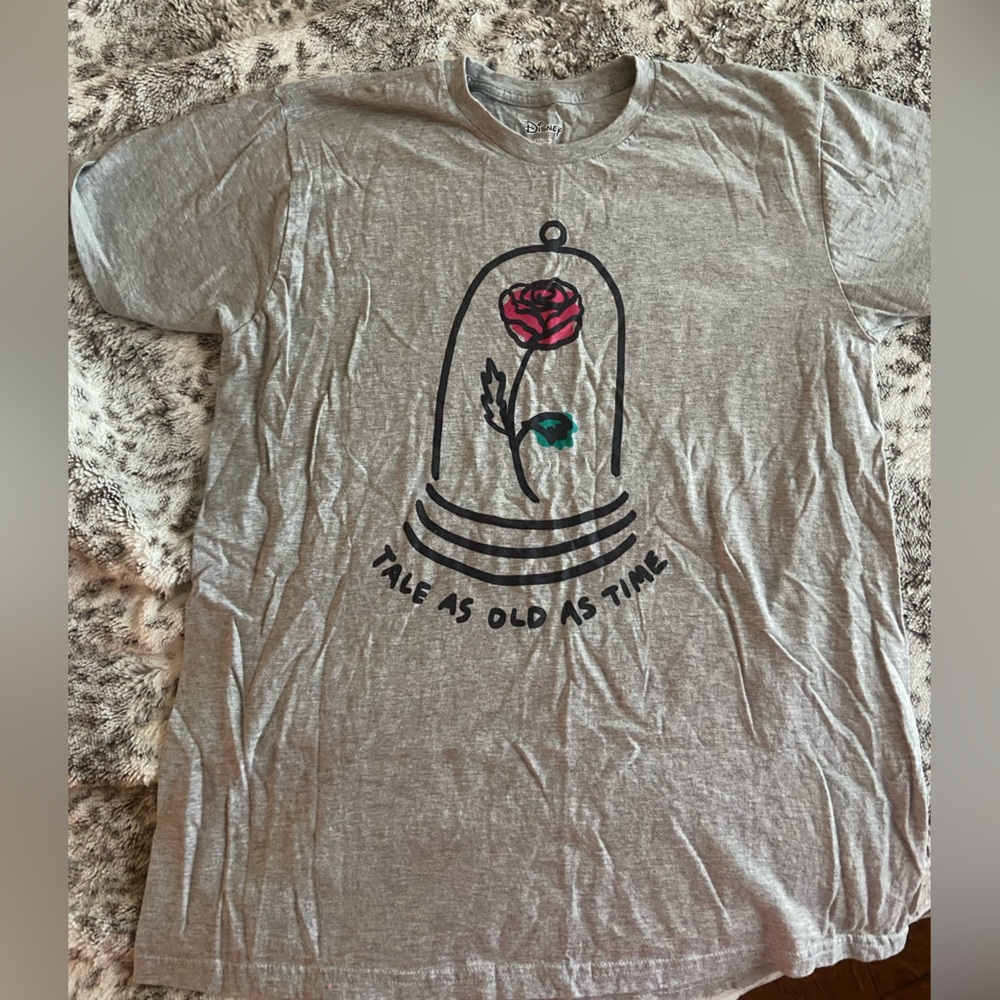 Disney Tee 🌹 Size Large